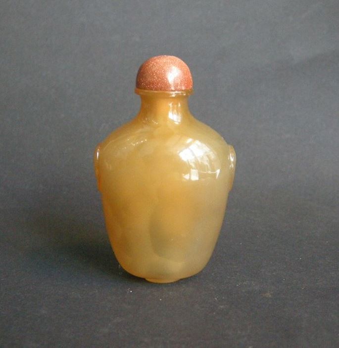 Snuff bottle agate with mask in the shoulders | MasterArt